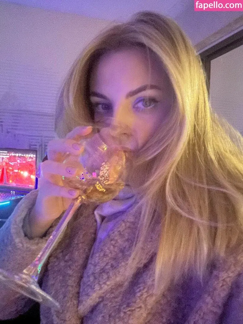 busya18plus Onlyfans Photo Gallery 