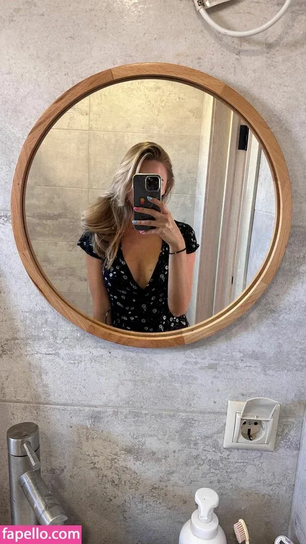 busya18plus Onlyfans Photo Gallery 