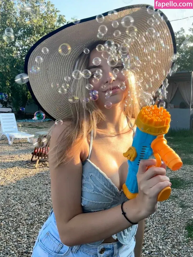 busya18plus Onlyfans Photo Gallery 