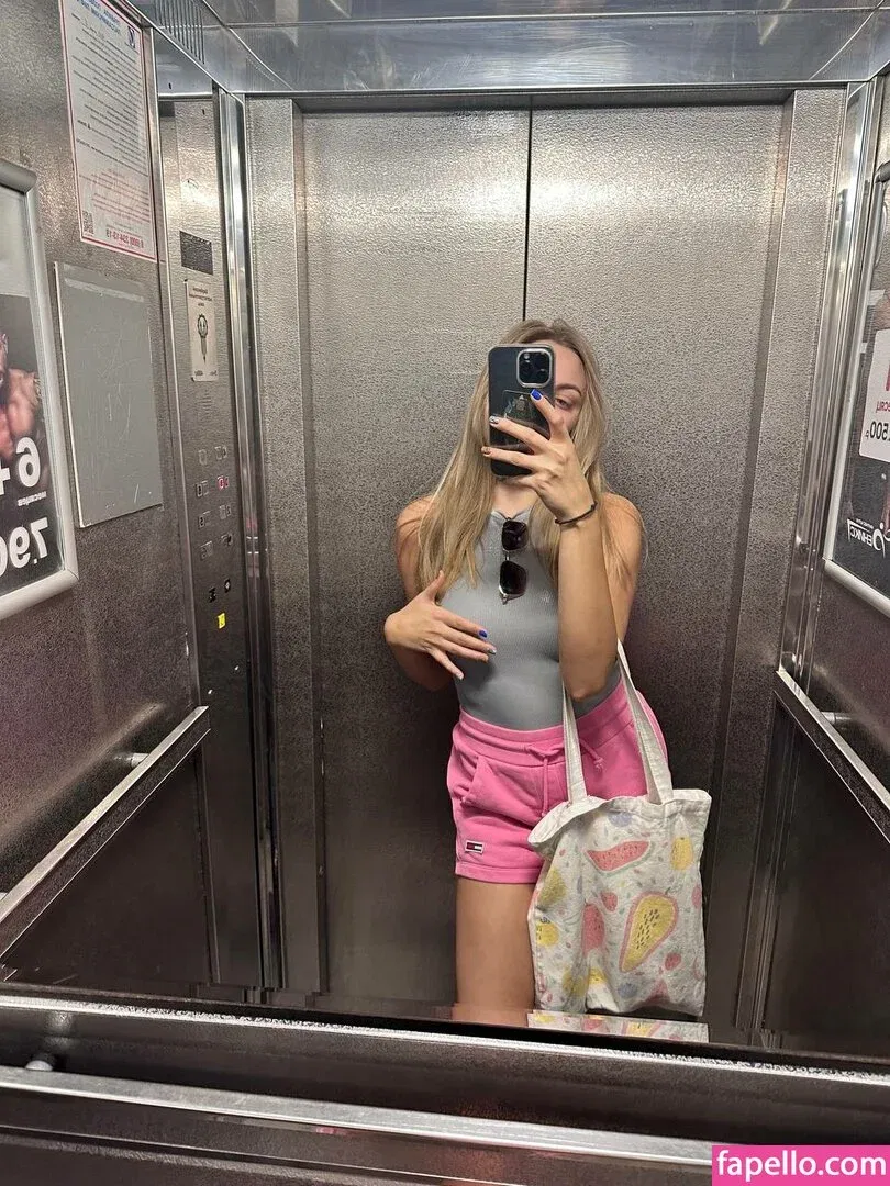 busya18plus Onlyfans Photo Gallery 