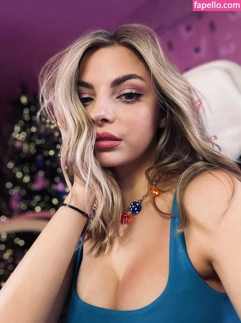 busya18plus Onlyfans Photo Gallery 