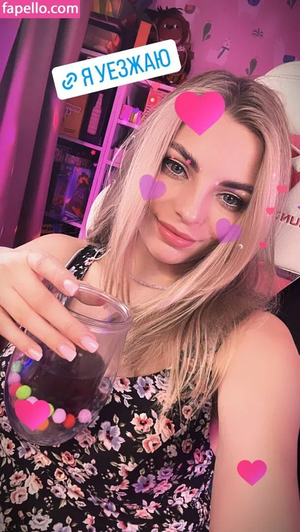 busya18plus Onlyfans Photo Gallery 