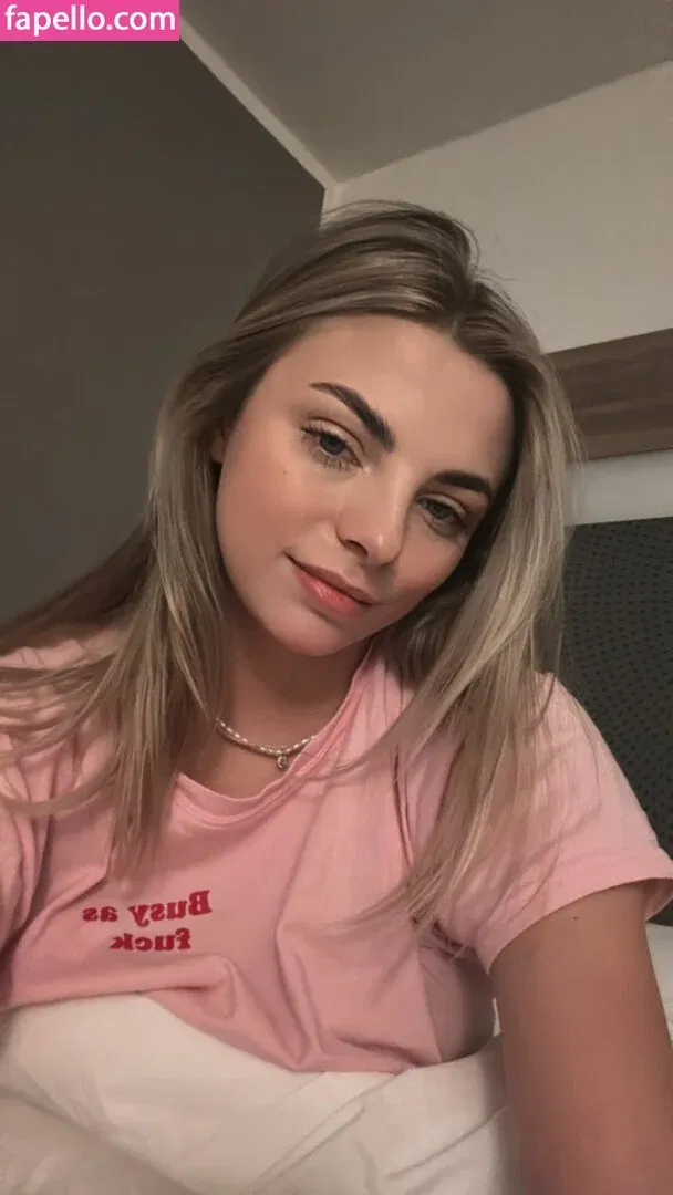 busya18plus Onlyfans Photo Gallery 