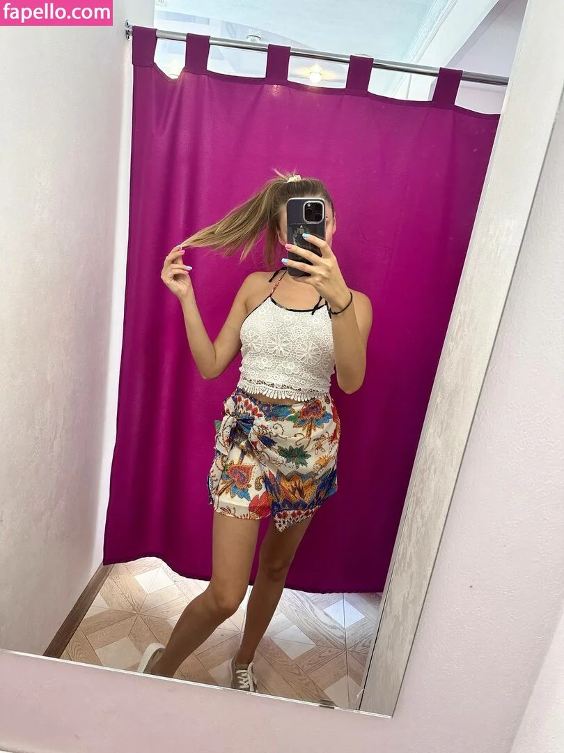 busya18plus Onlyfans Photo Gallery 