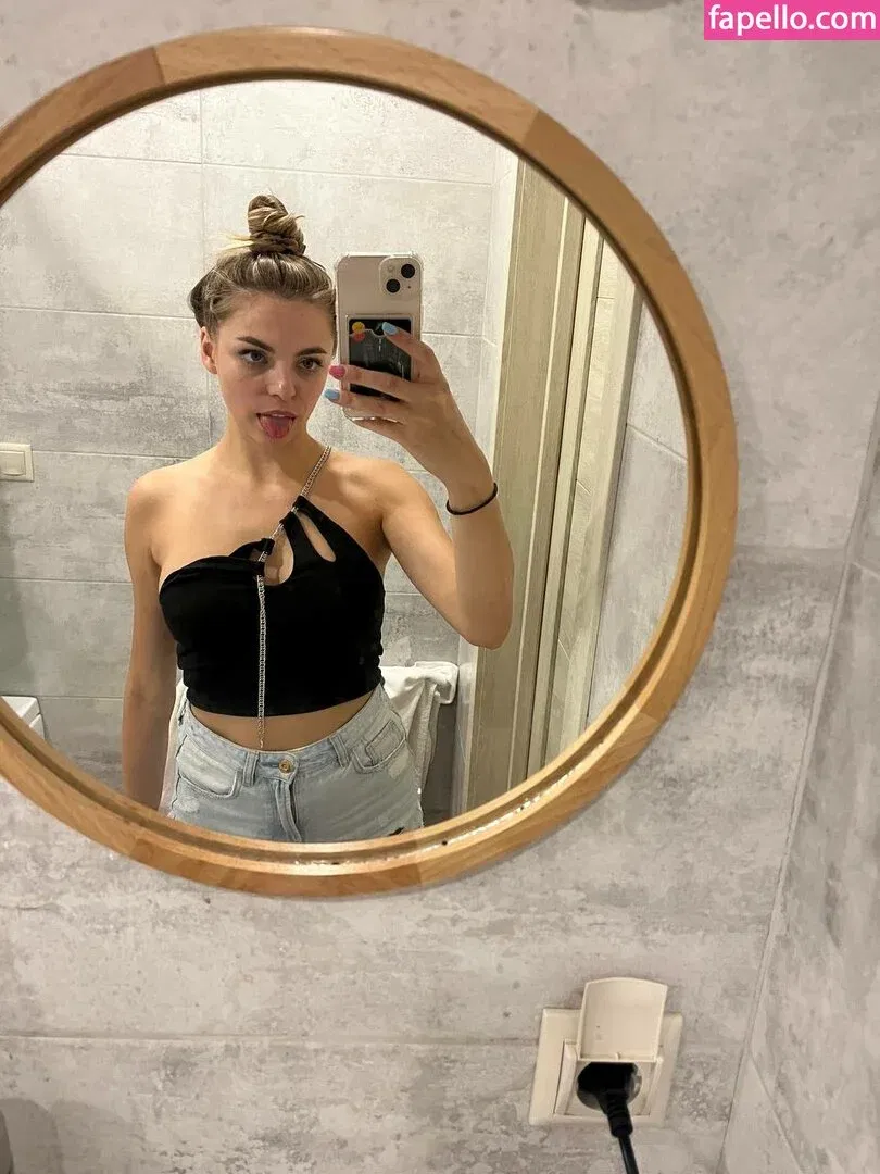 busya18plus Onlyfans Photo Gallery 