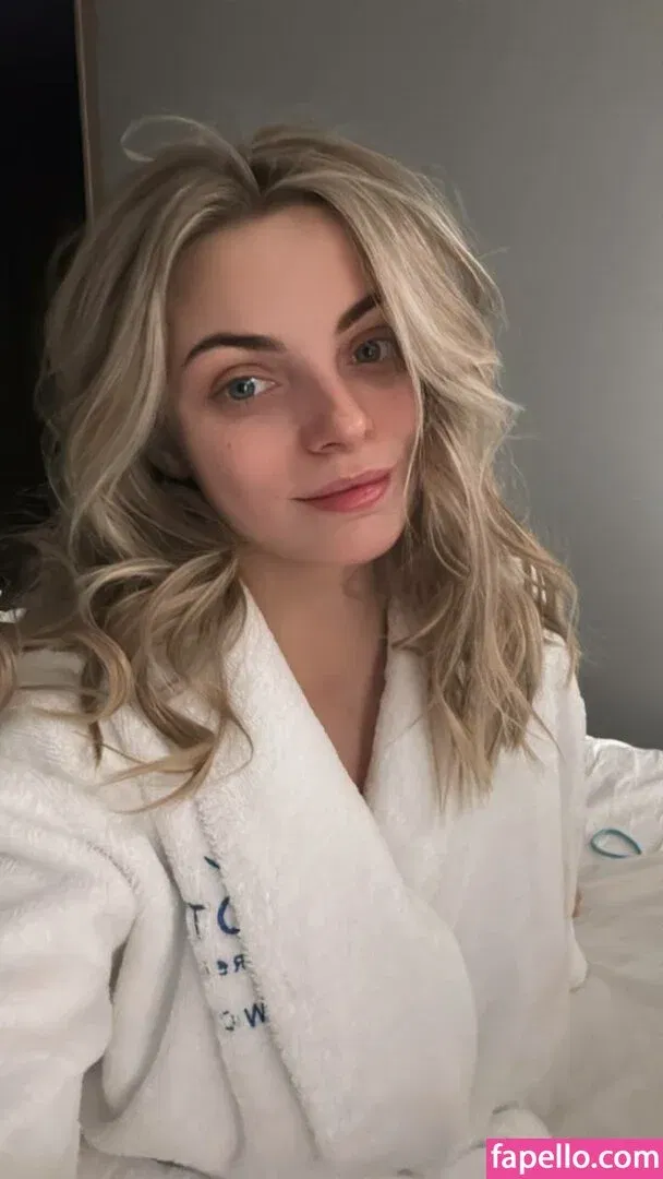 busya18plus Onlyfans Photo Gallery 