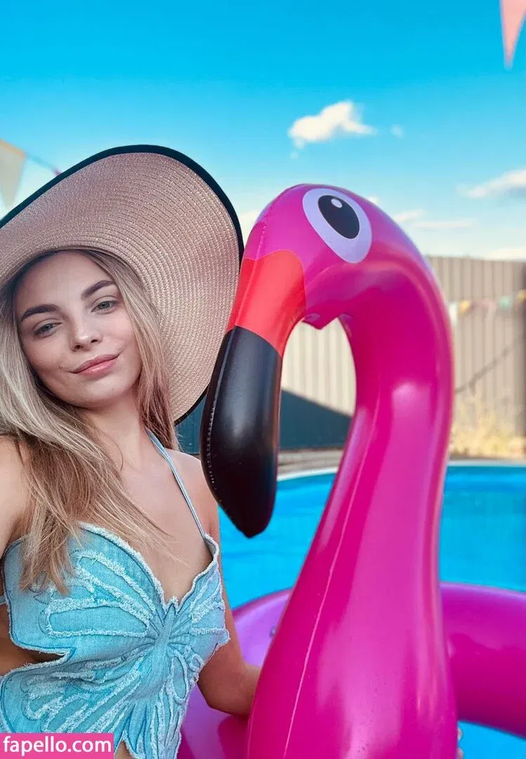 busya18plus Onlyfans Photo Gallery 