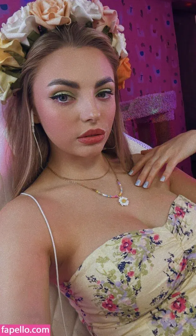 busya18plus Onlyfans Photo Gallery 