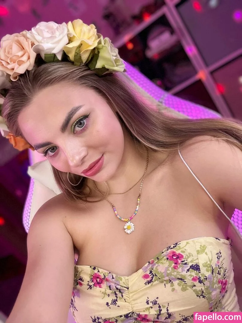 busya18plus Onlyfans Photo Gallery 