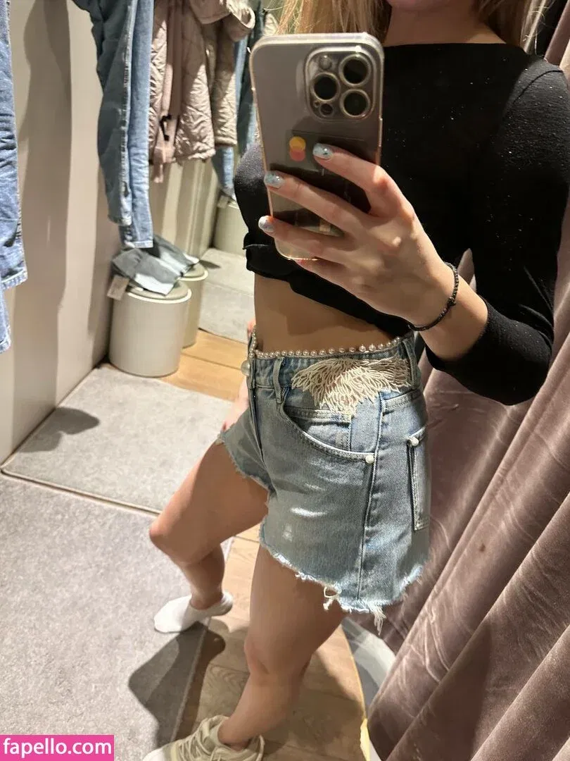 busya18plus Onlyfans Photo Gallery 