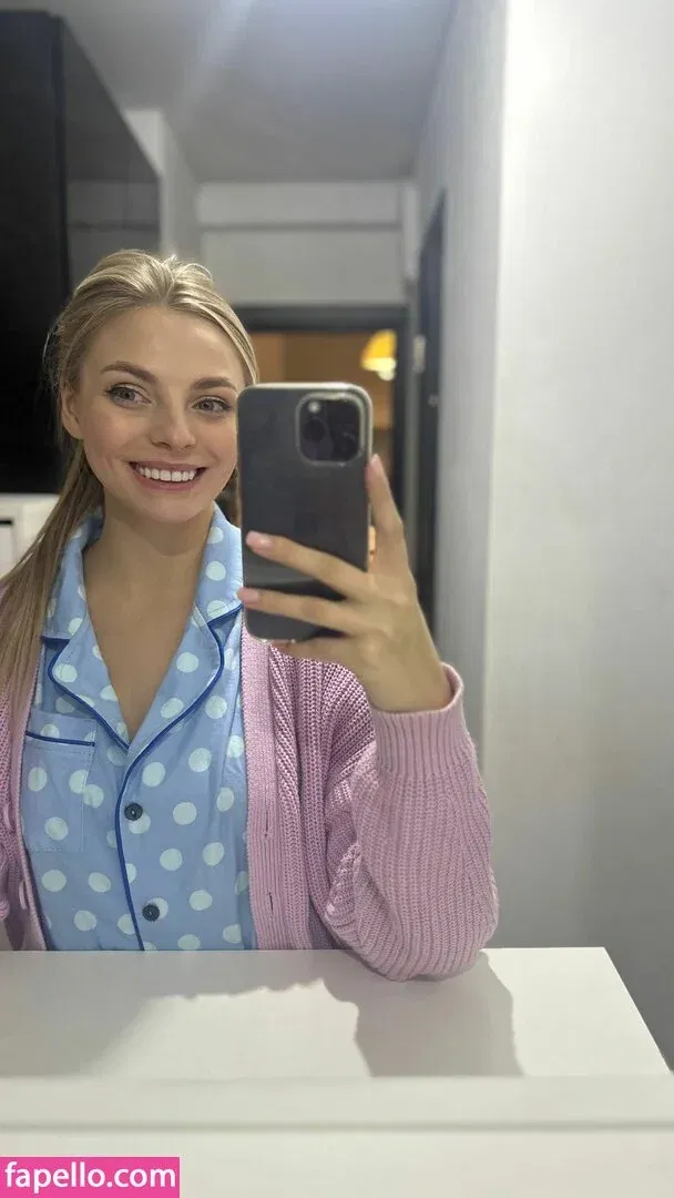 busya18plus Onlyfans Photo Gallery 