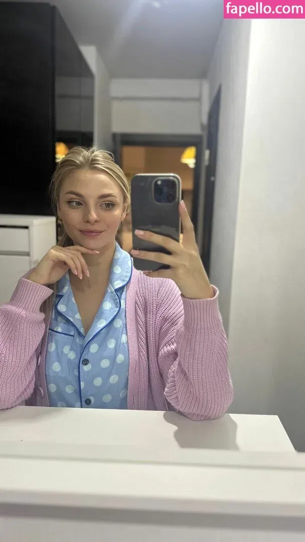 busya18plus Onlyfans Photo Gallery 