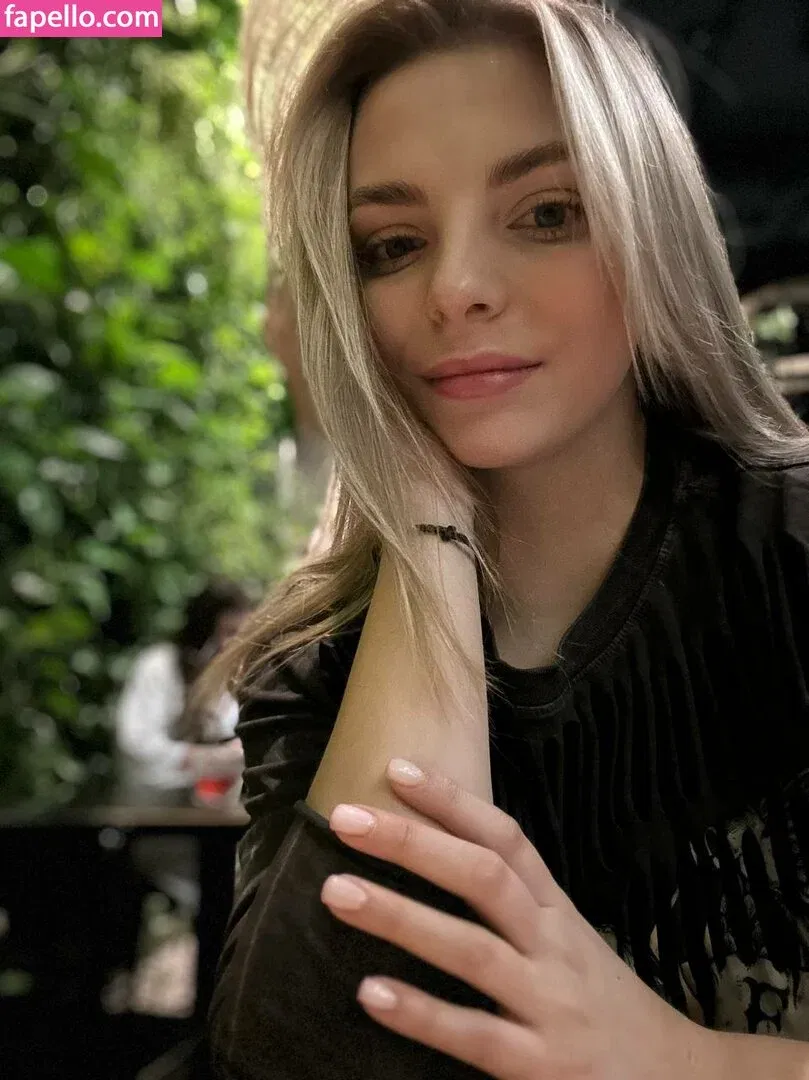 busya18plus Onlyfans Photo Gallery 