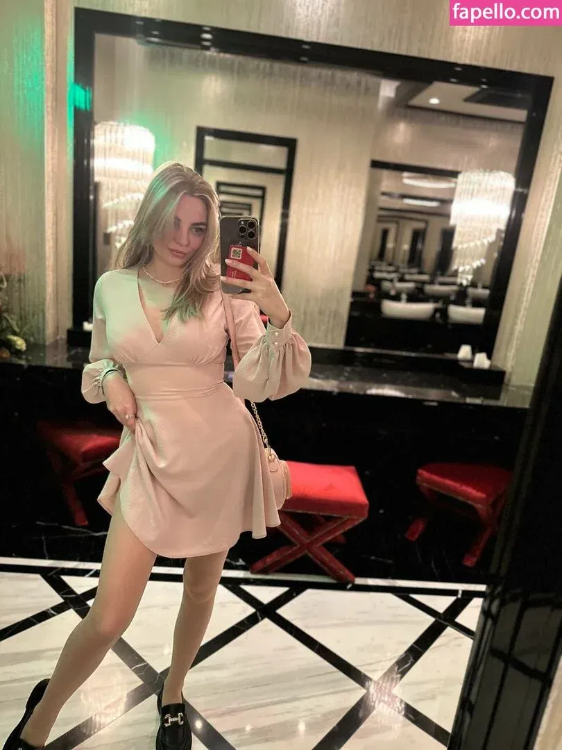 busya18plus Onlyfans Photo Gallery 