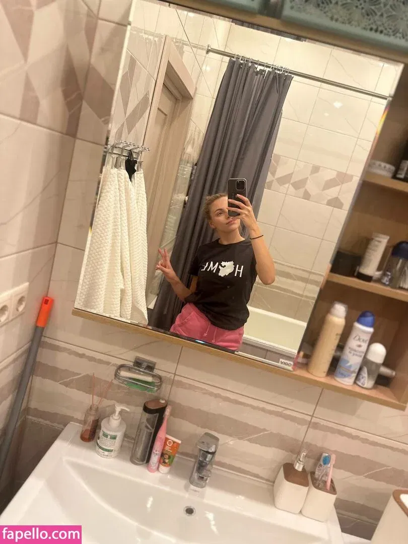 busya18plus Onlyfans Photo Gallery 