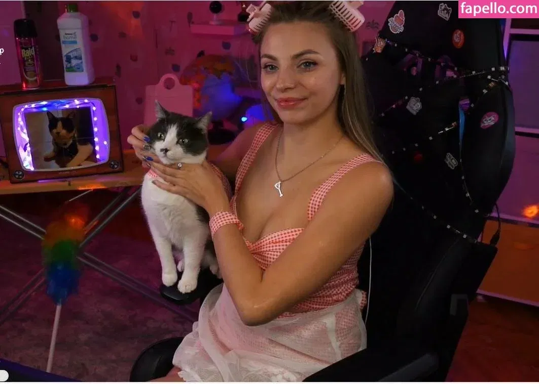 busya18plus Onlyfans Photo Gallery 