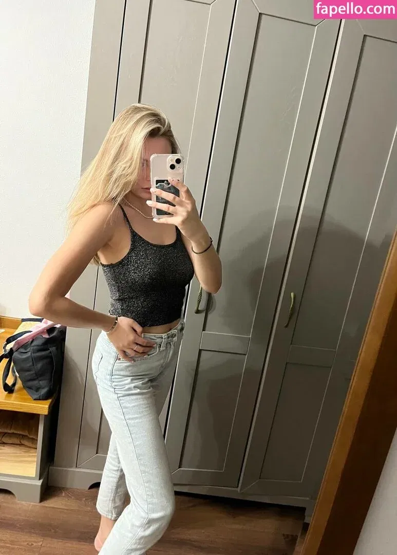 busya18plus Onlyfans Photo Gallery 