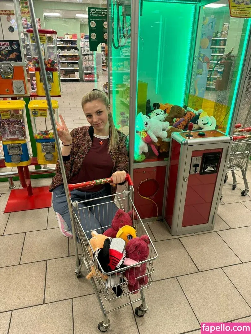 busya18plus Onlyfans Photo Gallery 