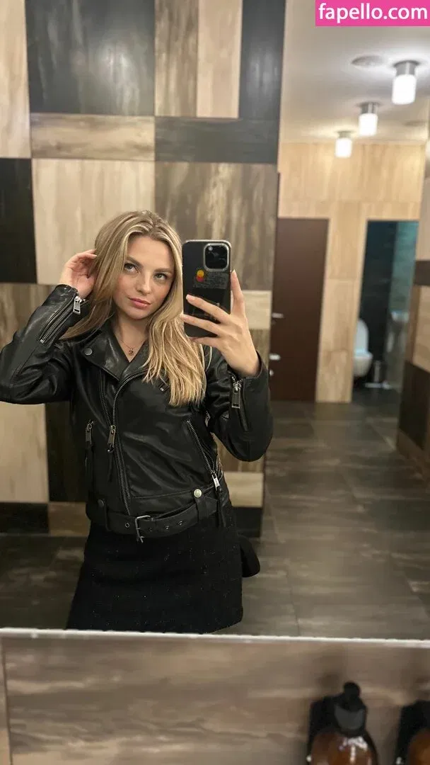 busya18plus Onlyfans Photo Gallery 