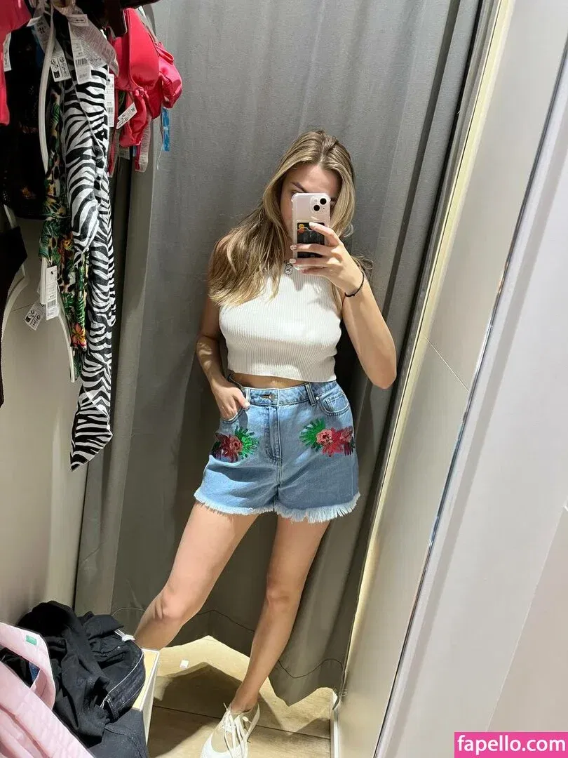 busya18plus Onlyfans Photo Gallery 