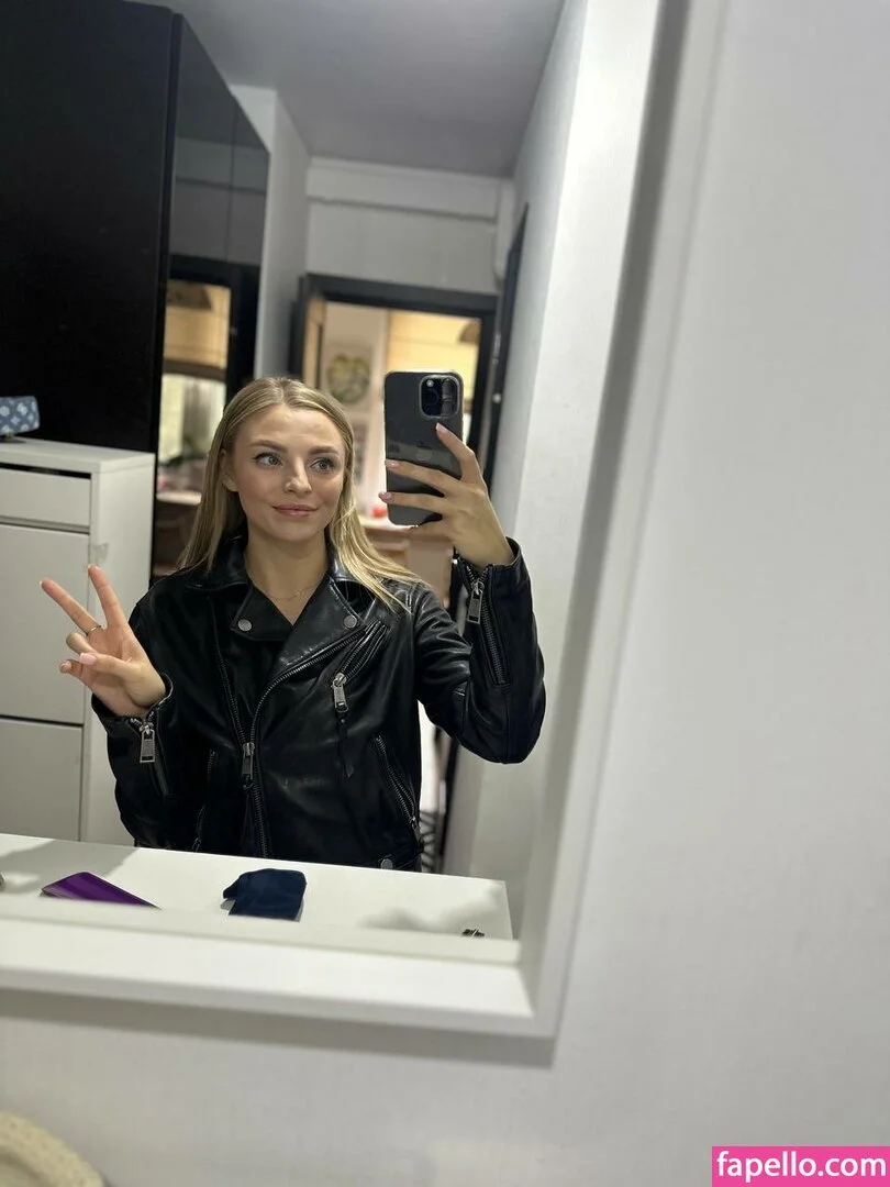 busya18plus Onlyfans Photo Gallery 