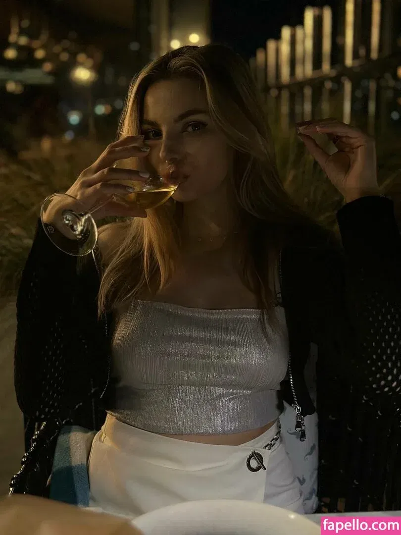 busya18plus Onlyfans Photo Gallery 