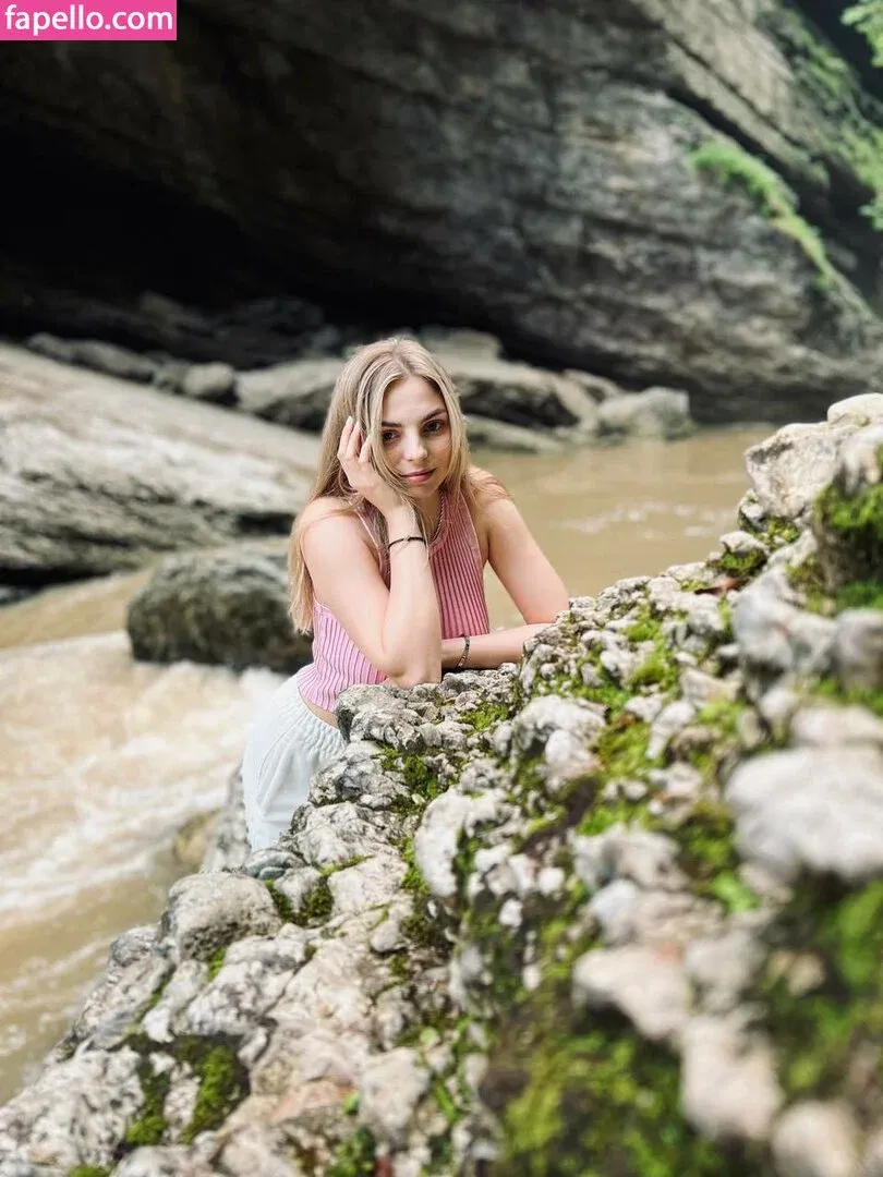 busya18plus Onlyfans Photo Gallery 