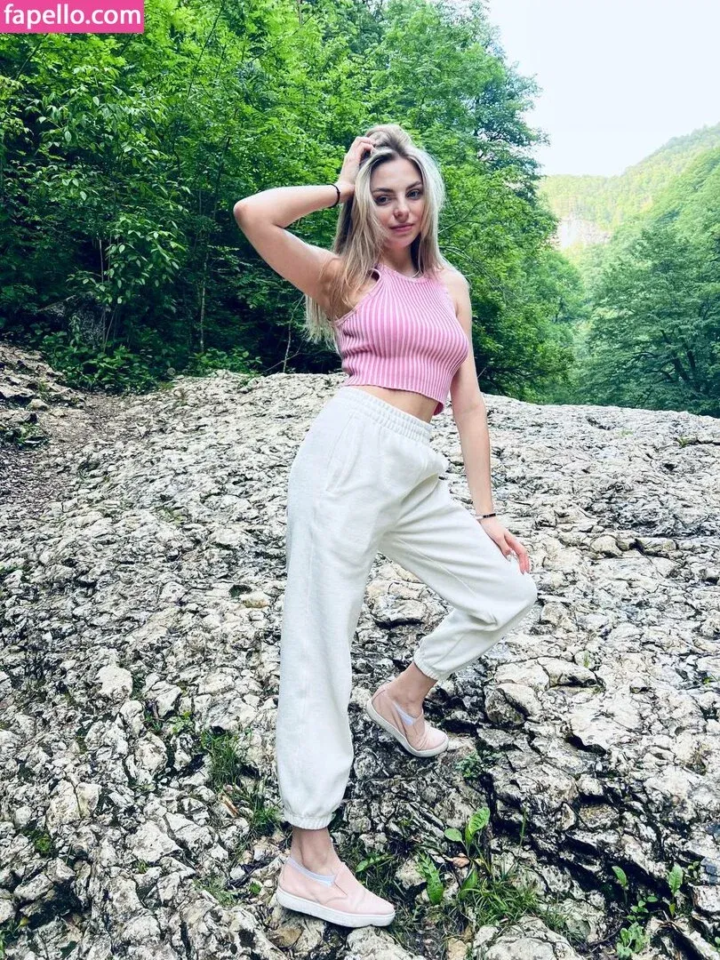 busya18plus Onlyfans Photo Gallery 