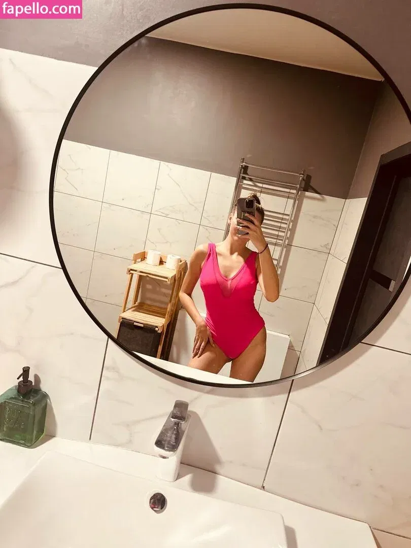 busya18plus Onlyfans Photo Gallery 