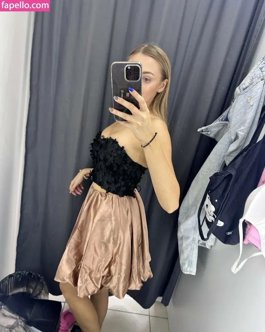 busya18plus Onlyfans Photo Gallery 