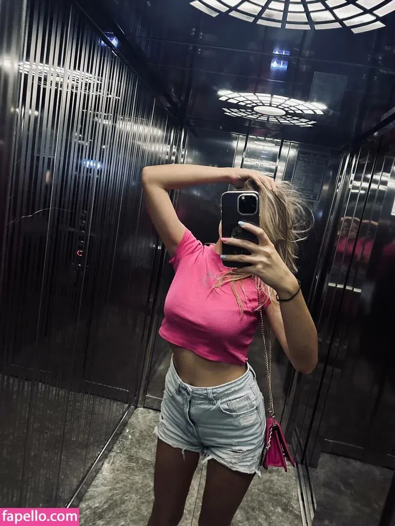 busya18plus Onlyfans Photo Gallery 