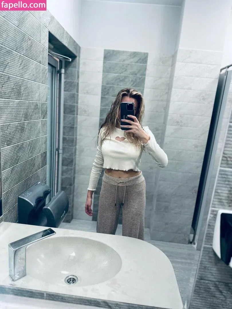 busya18plus Onlyfans Photo Gallery 