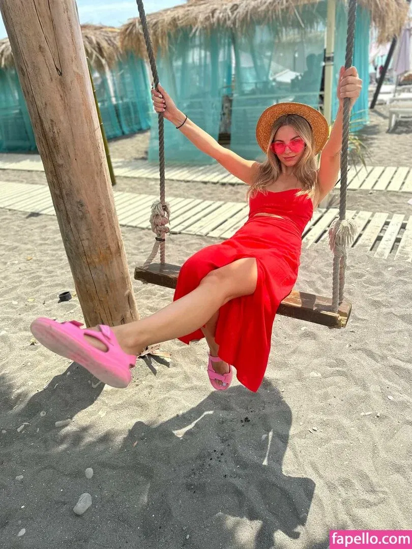 busya18plus Onlyfans Photo Gallery 