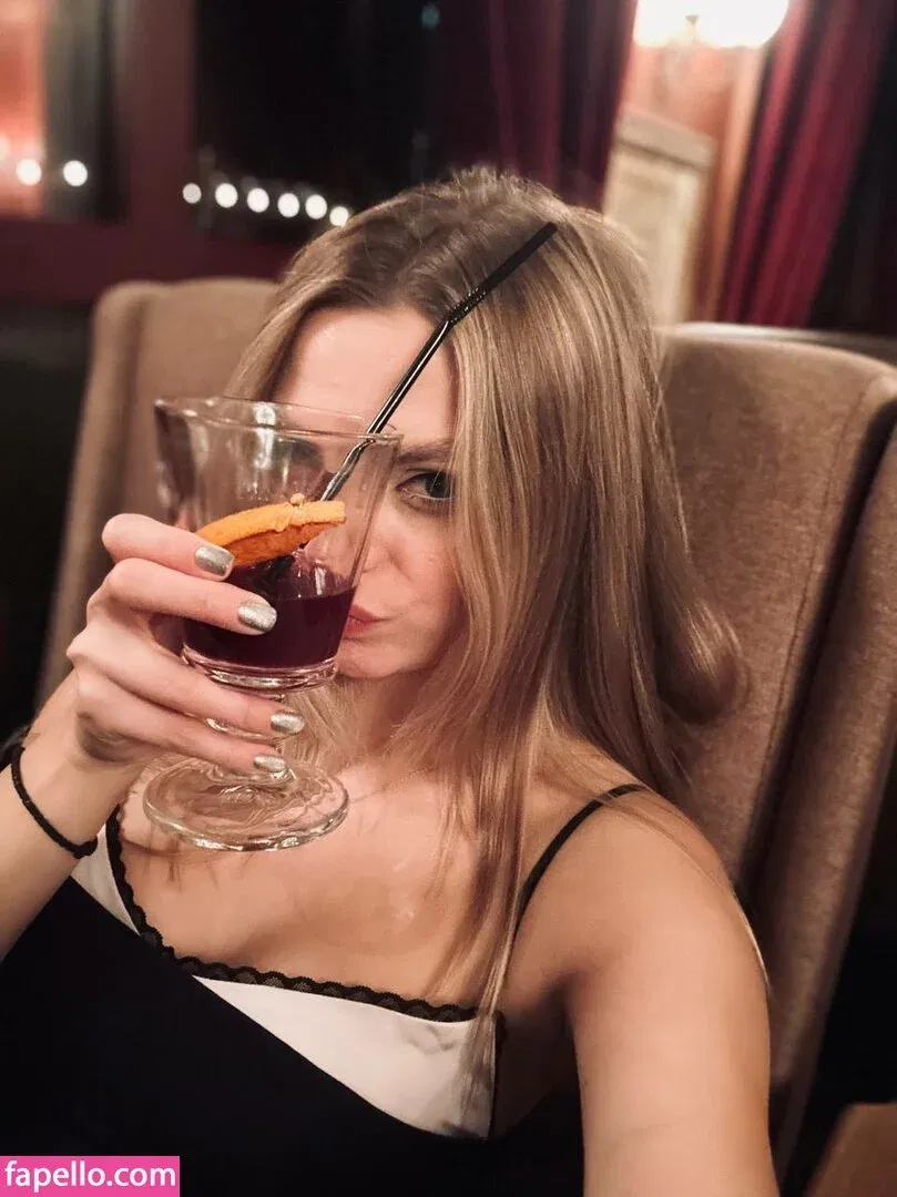 busya18plus Onlyfans Photo Gallery 