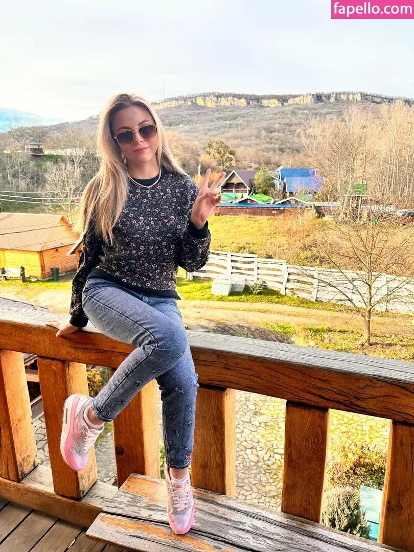 busya18plus Onlyfans Photo Gallery 