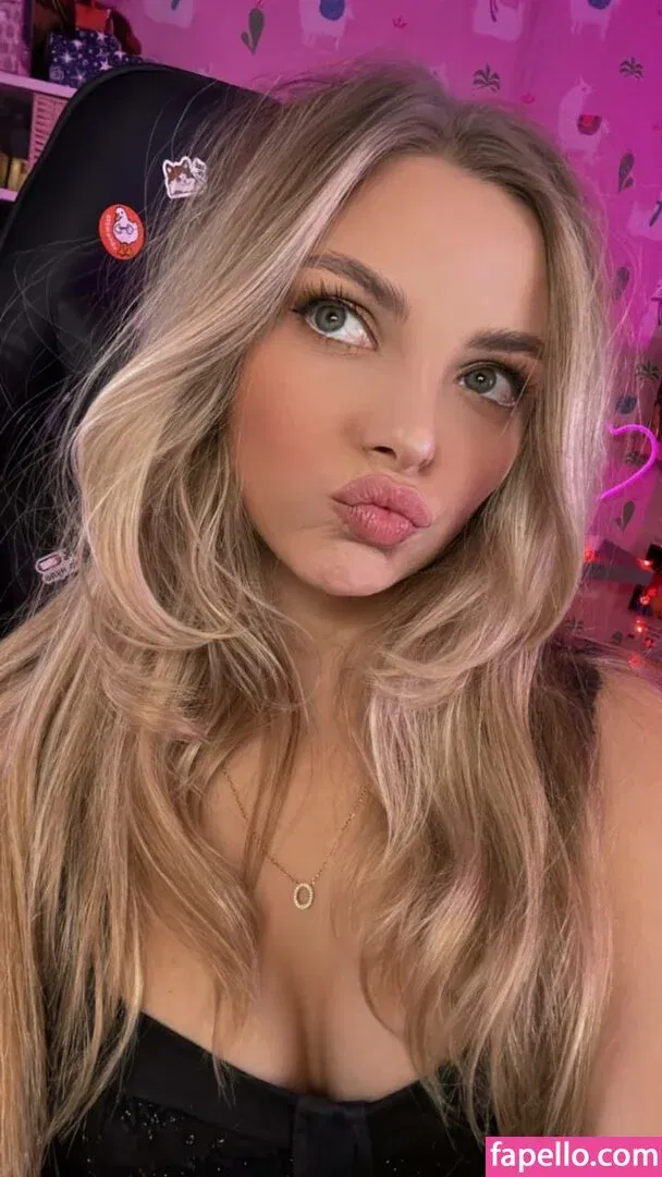 busya18plus Onlyfans Photo Gallery 