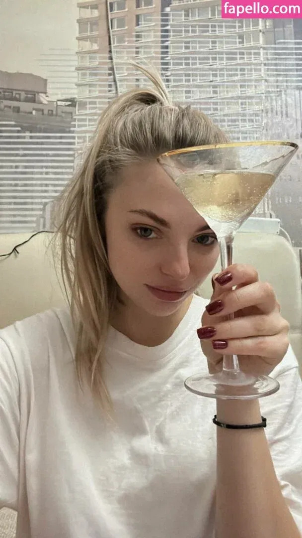 busya18plus Onlyfans Photo Gallery 