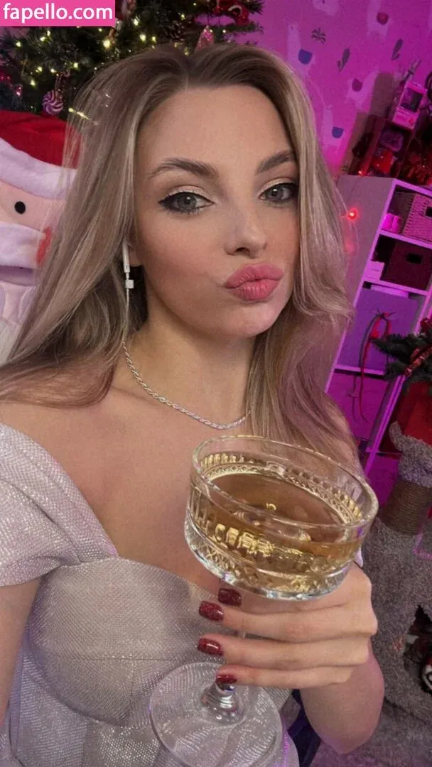 busya18plus Onlyfans Photo Gallery 