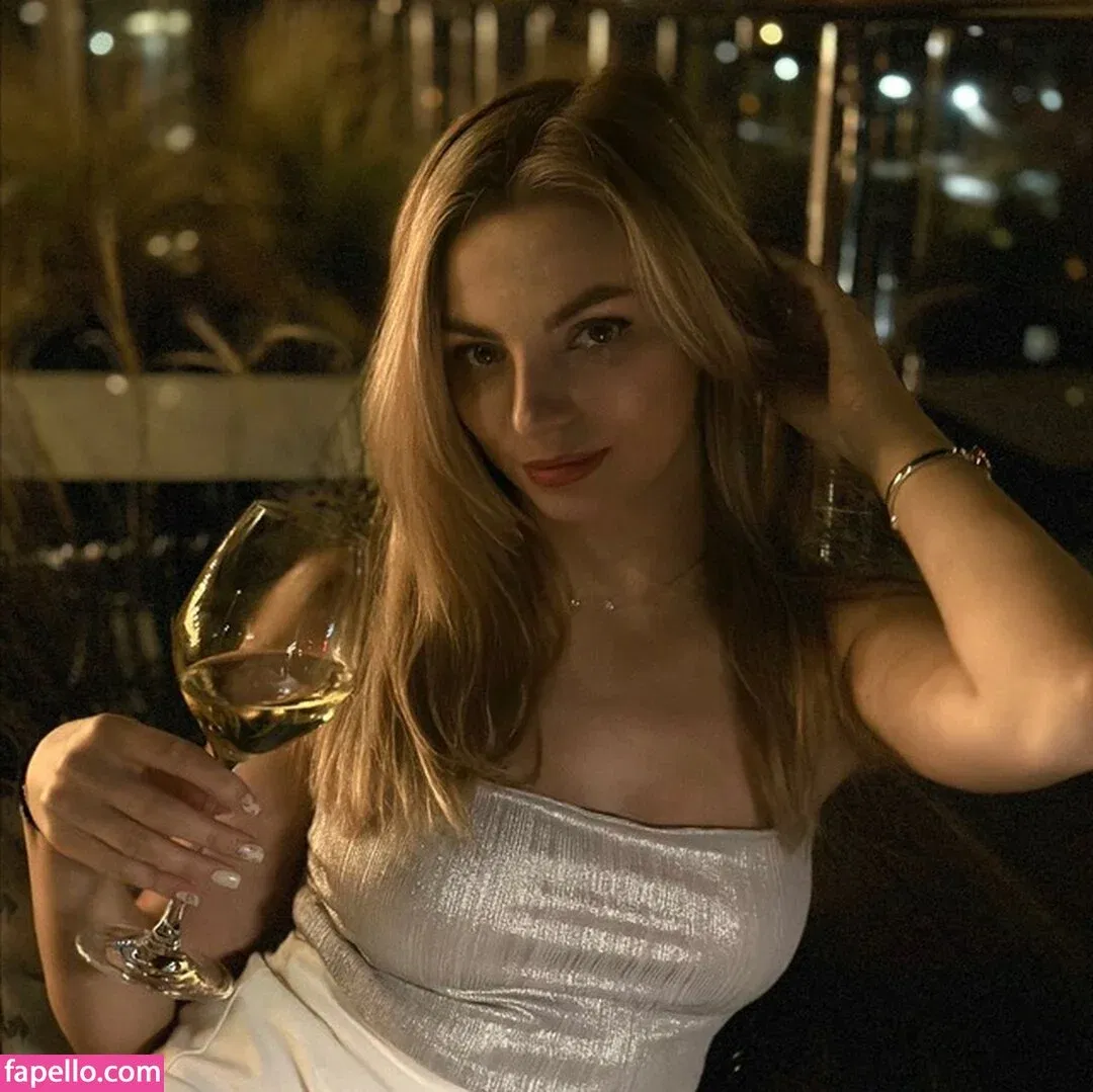 busya18plus Onlyfans Photo Gallery 