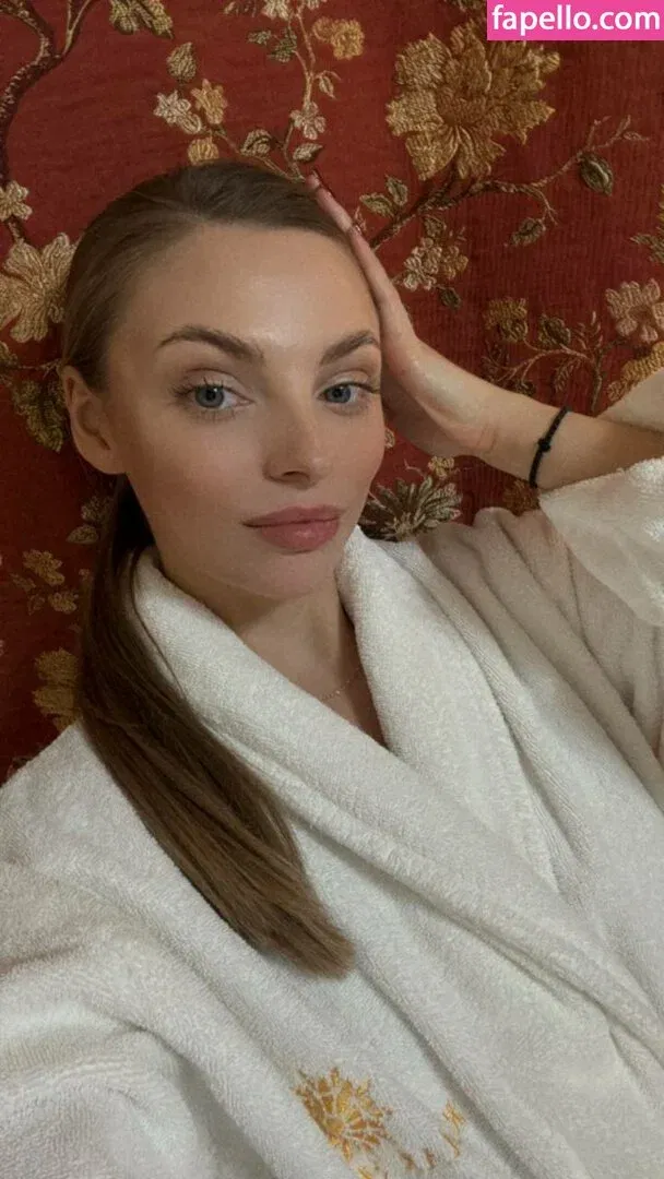 busya18plus Onlyfans Photo Gallery 