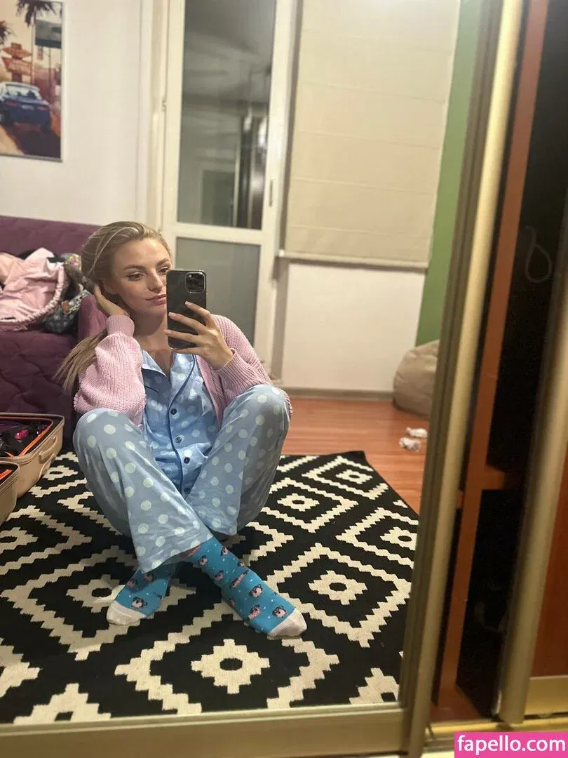 busya18plus Onlyfans Photo Gallery 