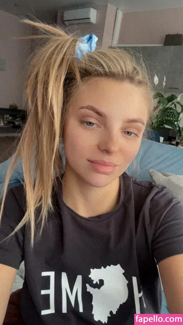 busya18plus Onlyfans Photo Gallery 