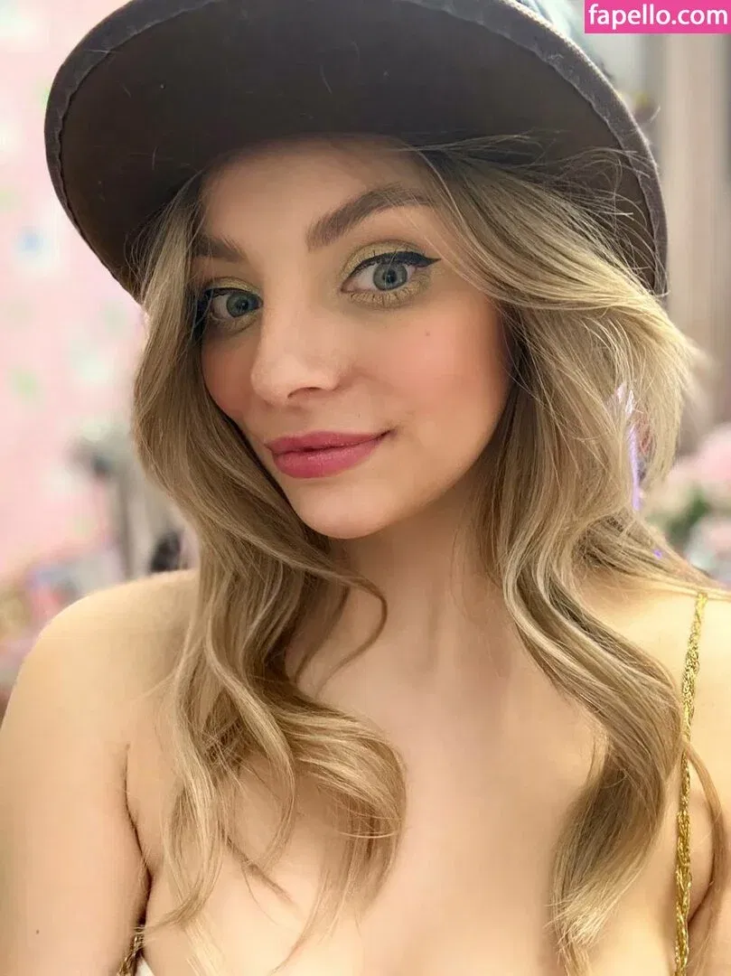 busya18plus Onlyfans Photo Gallery 