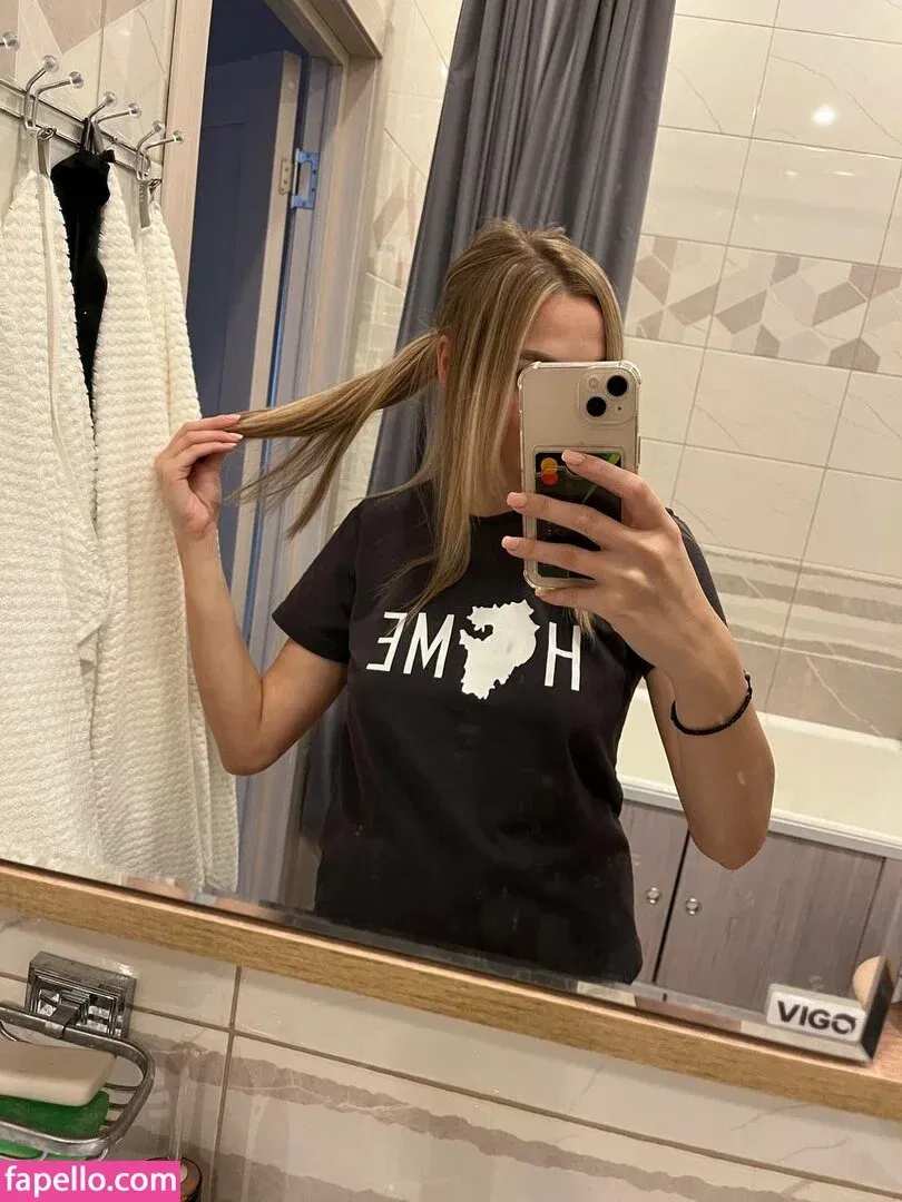 busya18plus Onlyfans Photo Gallery 