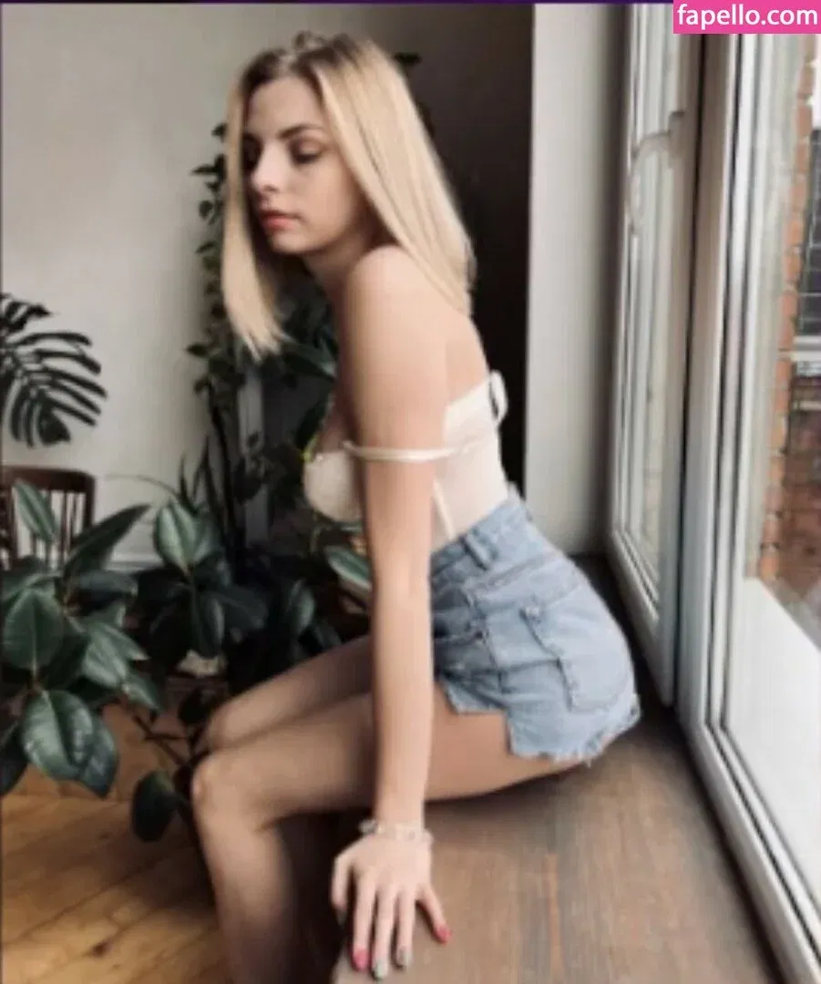 busya18plus Onlyfans Photo Gallery 