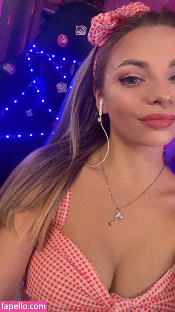 busya18plus Onlyfans Photo Gallery 