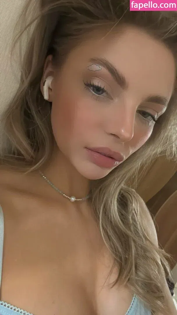 busya18plus Onlyfans Photo Gallery 