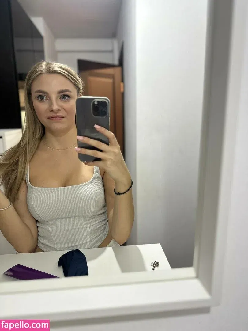 busya18plus Onlyfans Photo Gallery 