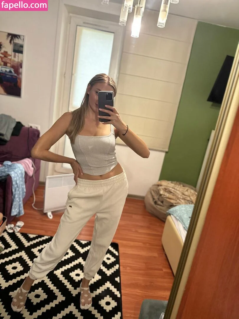 busya18plus Onlyfans Photo Gallery 