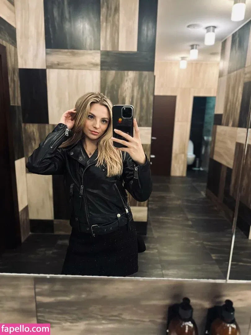 busya18plus Onlyfans Photo Gallery 